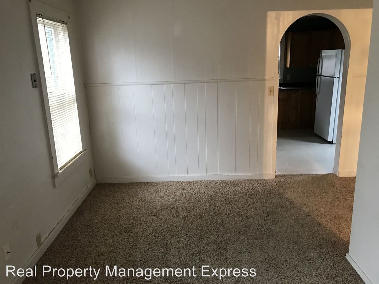 1021 N Summit Ave - Photo 3 of 16