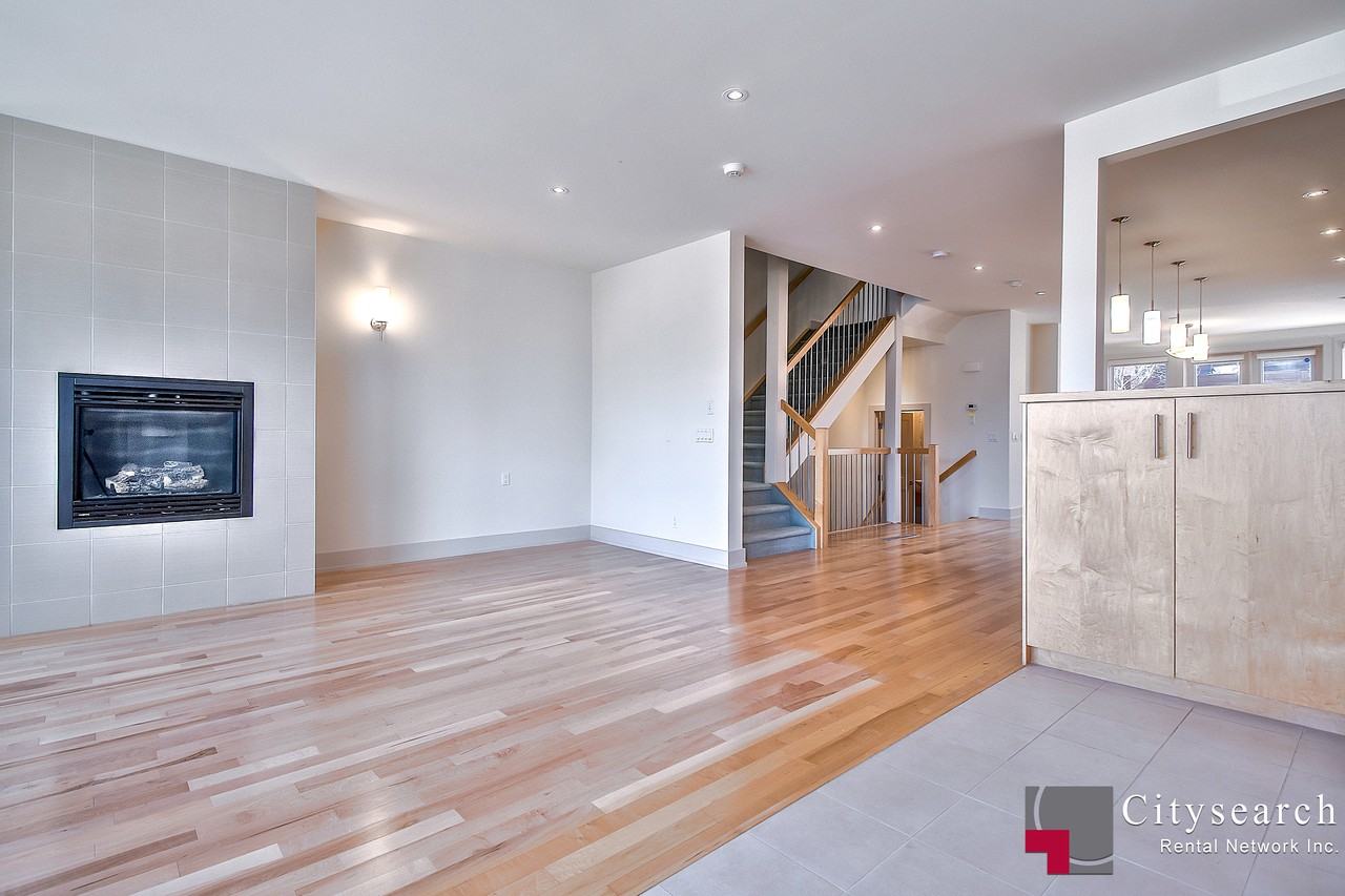 2029 28 Ave SW - Photo 3 of 25