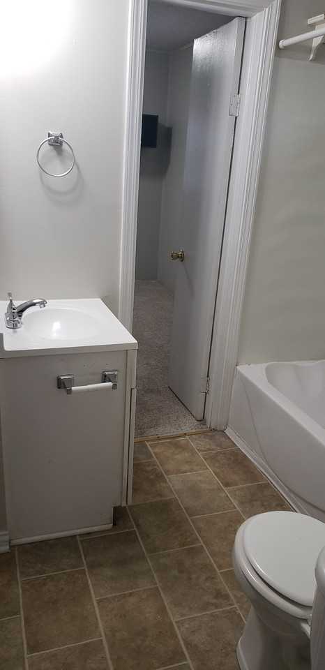 525 S Bosart Ave - Photo 4 of 5