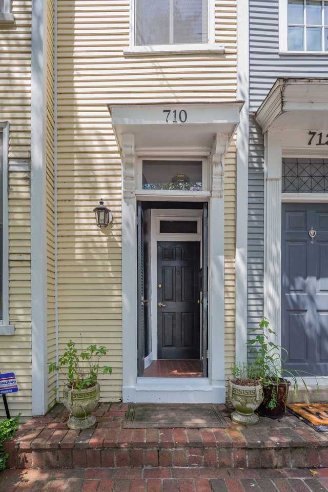 710 N Columbus St - Photo 2 of 25