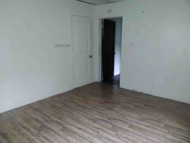 1307 Summit St - Photo 2 of 17