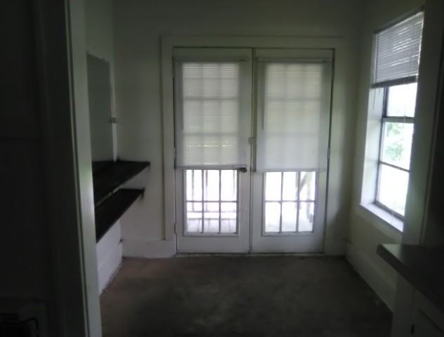 1307 Summit St - Photo 3 of 17