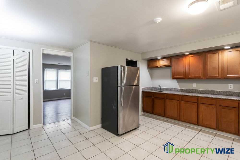 2549 Southdene Ave - Photo 3 of 16