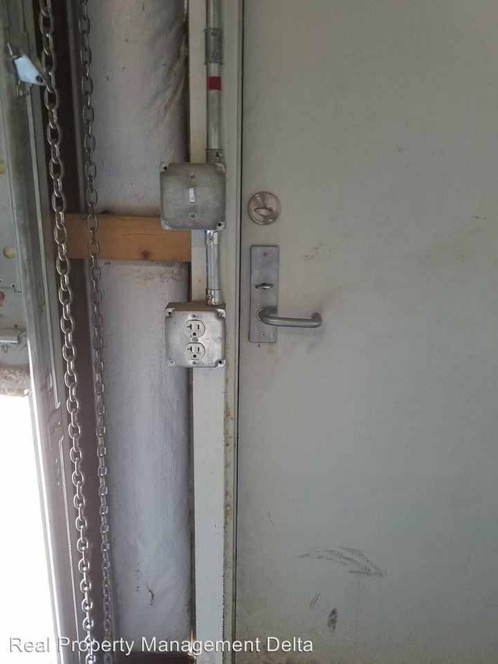 1091 Airport Loop - Photo 3 of 4