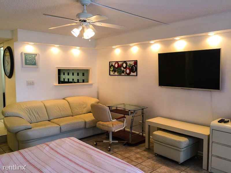 3750 Inverrary Dr - Photo 3 of 8