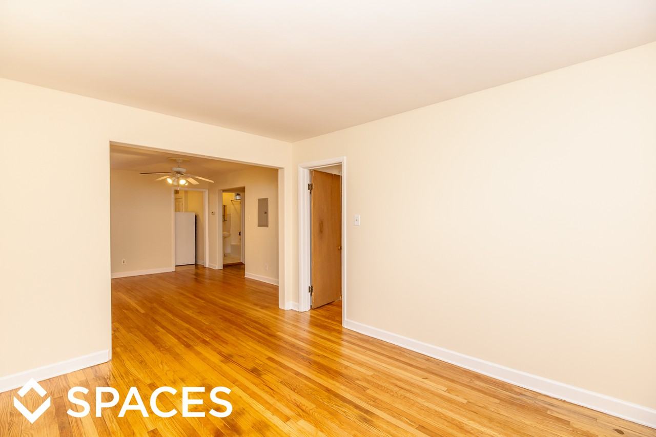 1507 West Barry - Photo 2 of 8