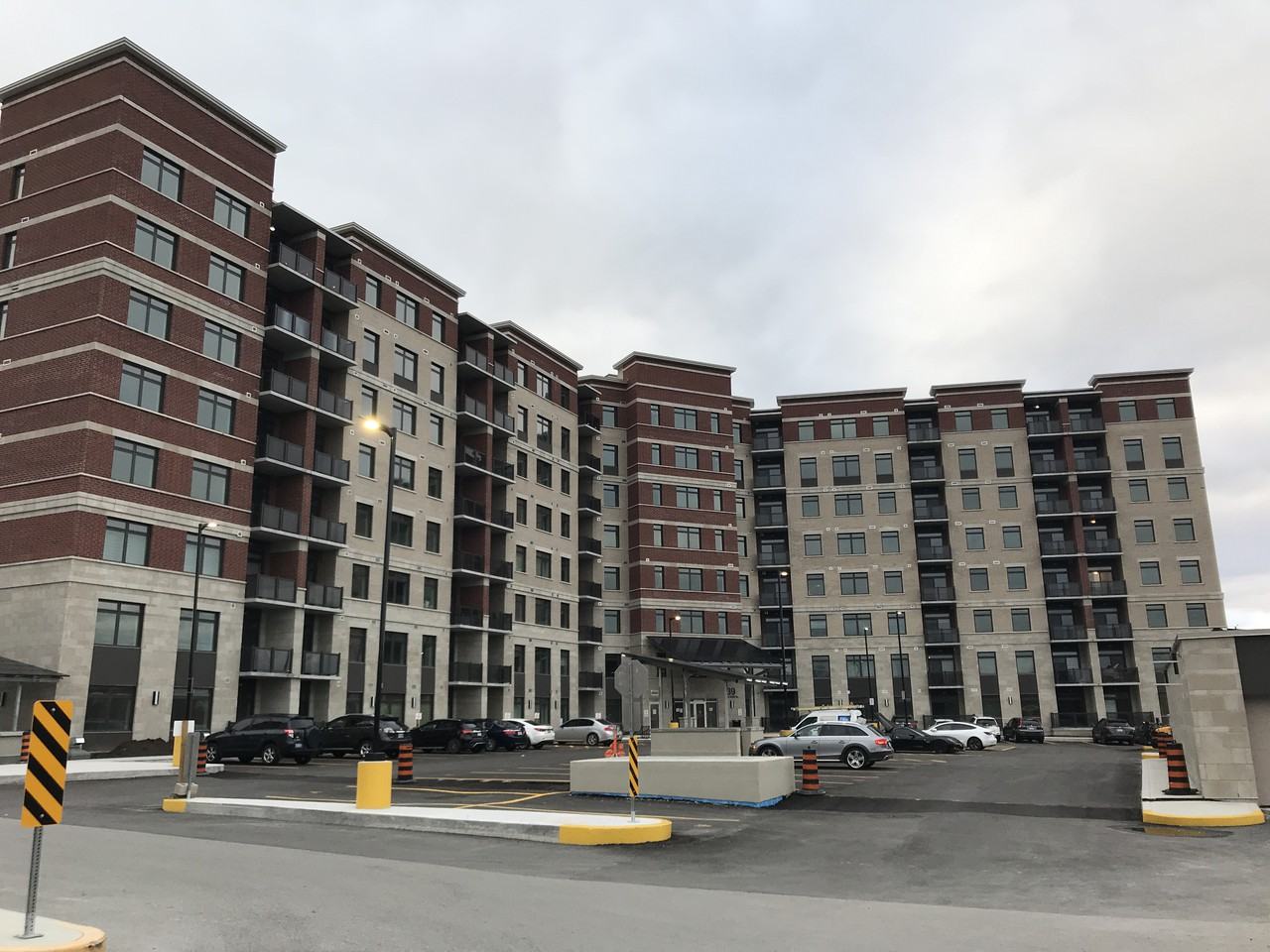 39 New Delhi Drive, Markham, ON L3S 2 Bedroom Condo for Rent for 2,100