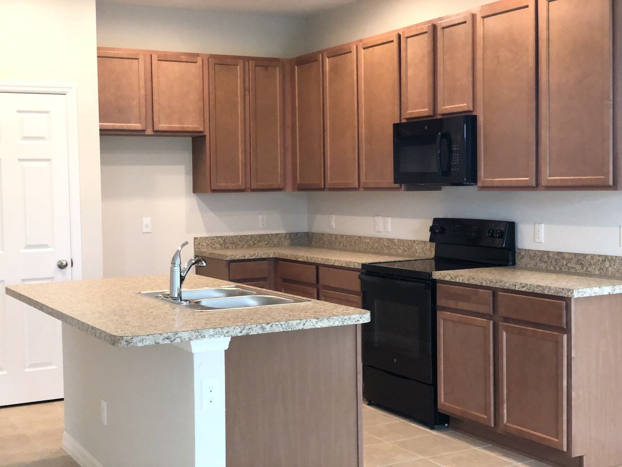 1039 Atlantic Ave - Photo 2 of 27