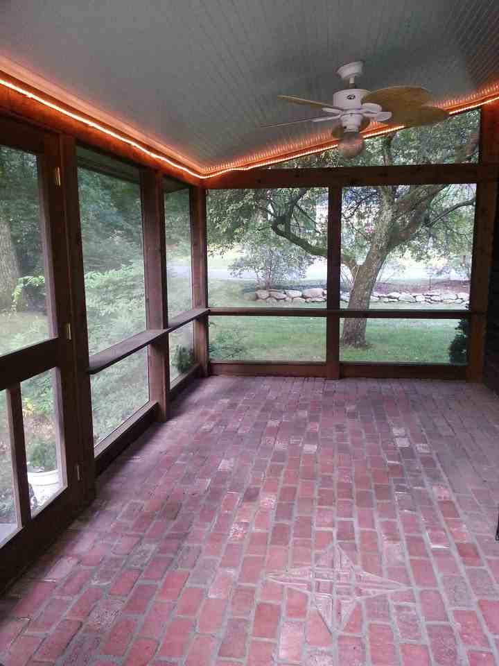 218 Grumman Ave - Photo 2 of 6