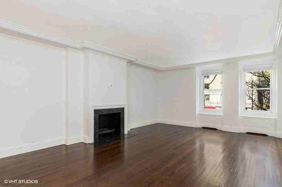 544 East 86th Street - Photo 3 of 9