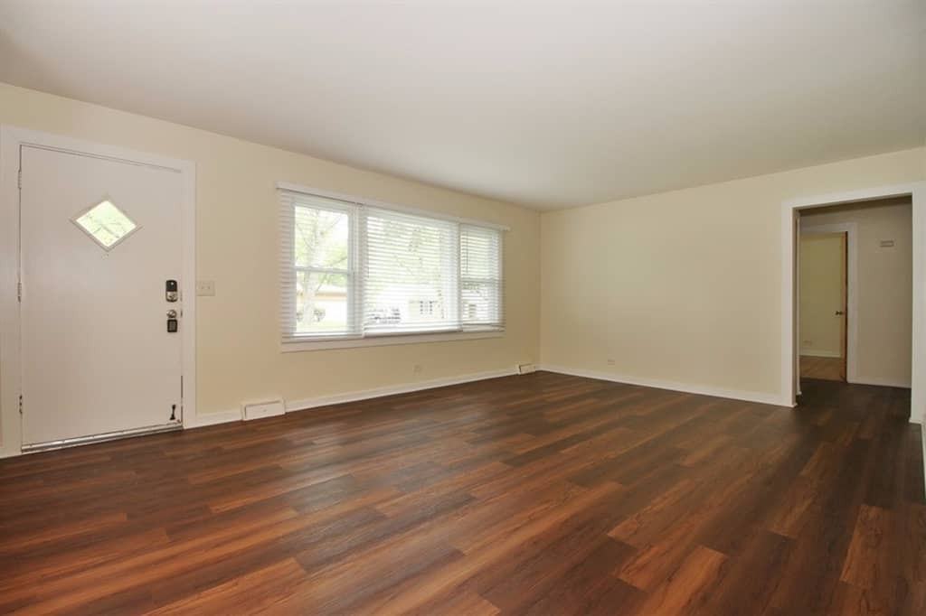 18825 Springfield Ave - Photo 3 of 15