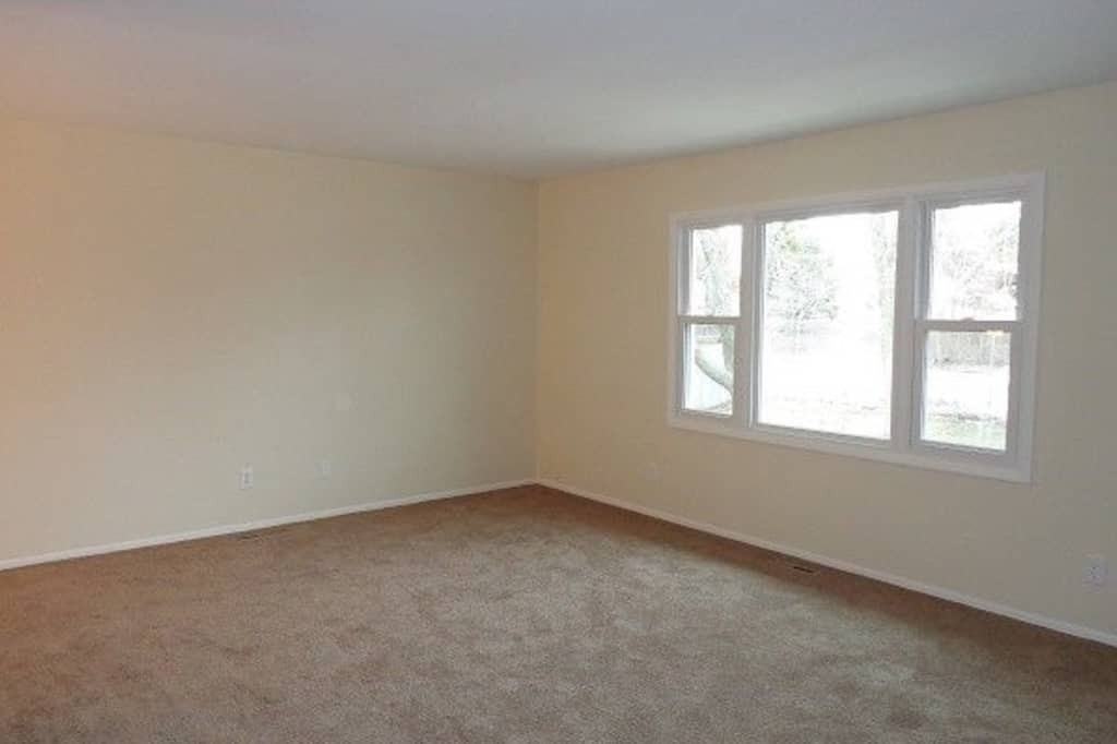 243 Dartmoor Dr - Photo 2 of 20