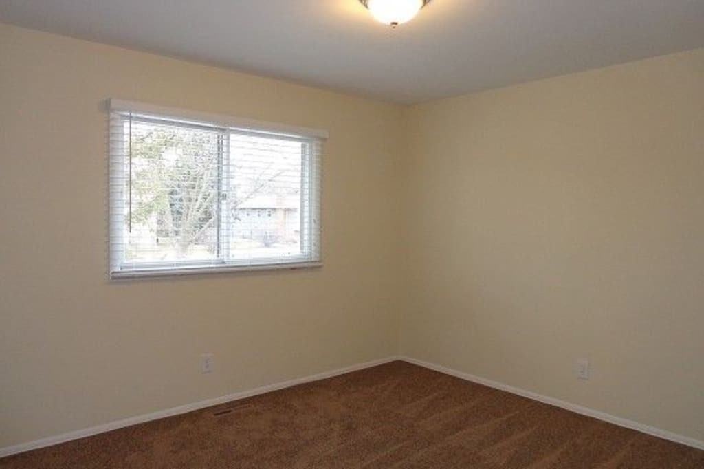 243 Dartmoor Dr - Photo 3 of 20