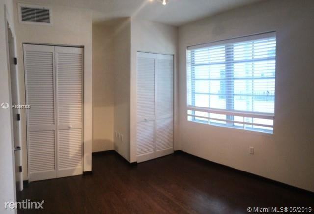 435 21st St - Photo 3 of 8