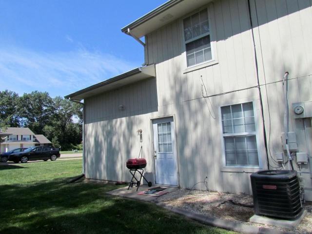 1612 Steamboat Lane - Photo 2 of 22