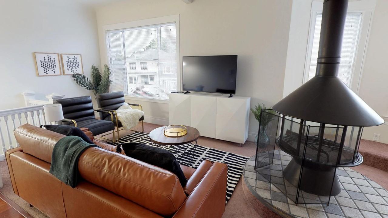 Vibrant Oak Center townhome near BART - Photo 2 of 13
