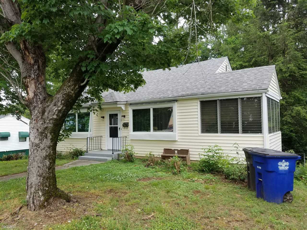 1900 Kentucky Ave NE - Photo 2 of 10