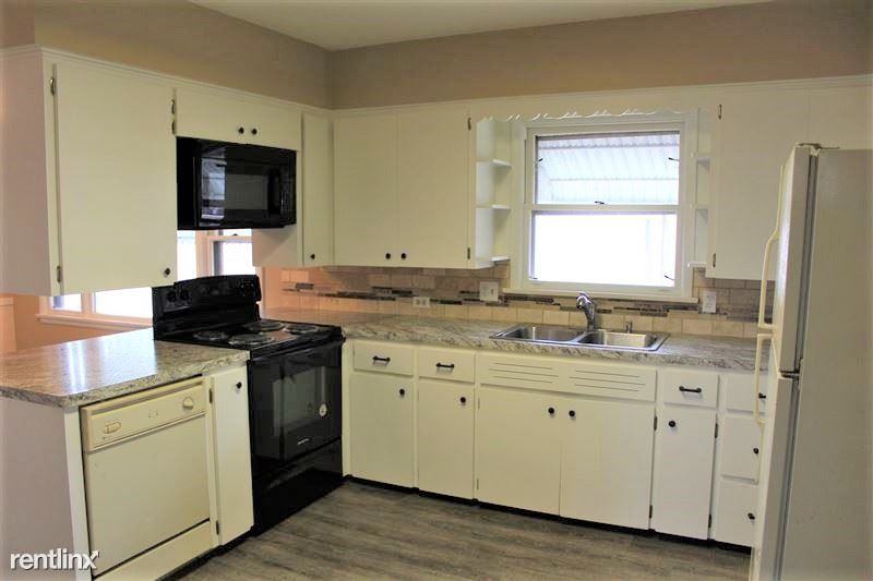 247 118th Ave - Photo 2 of 22