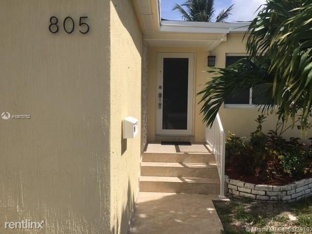 805 NE 138th St - Photo 3 of 31