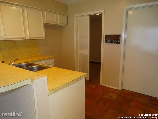 12206 Madrigal St - Photo 3 of 11