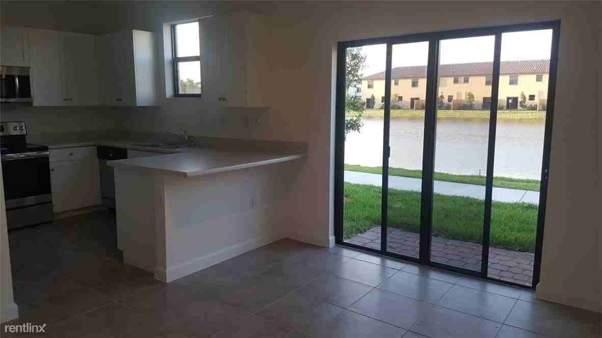 5427 NW 27th St - Photo 2 of 9