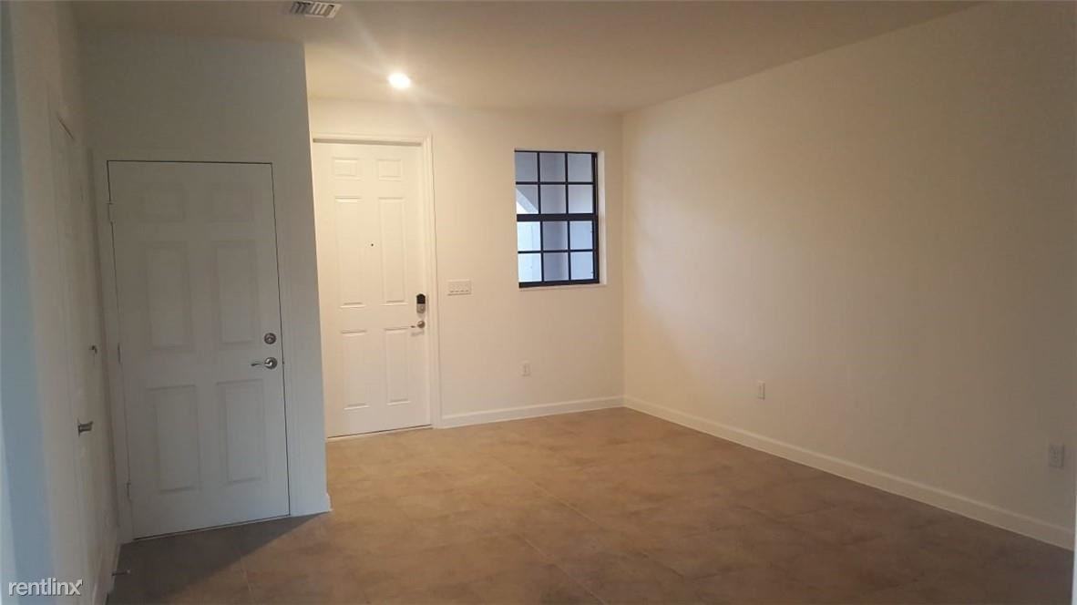 5427 NW 27th St - Photo 3 of 9