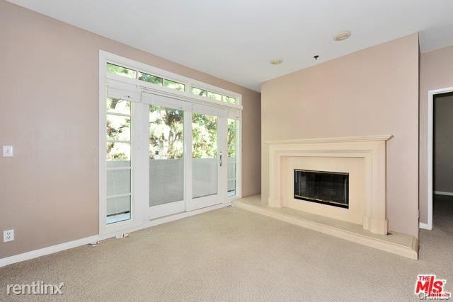 2222 N Beachwood Dr - Photo 2 of 10