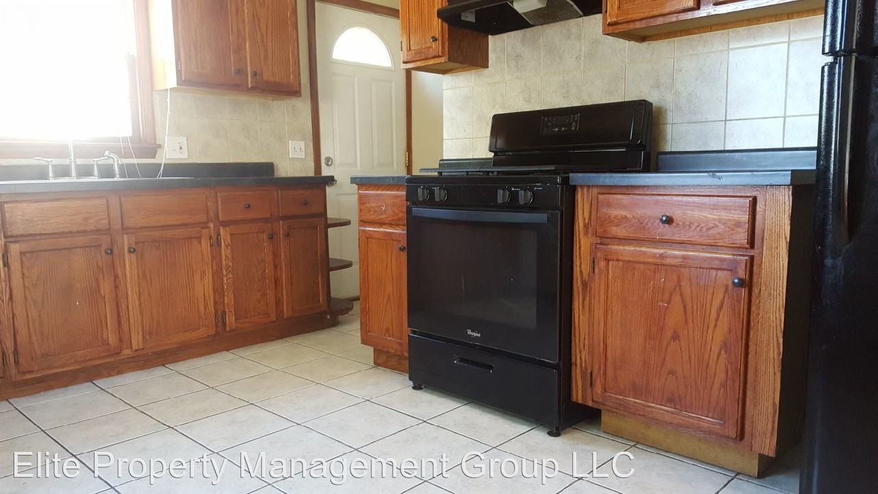 4922 N Newton Ave - Photo 3 of 8