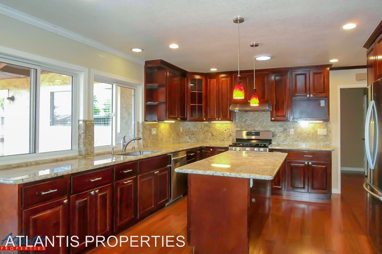 1579 Calle De Stuarda - Photo 2 of 11