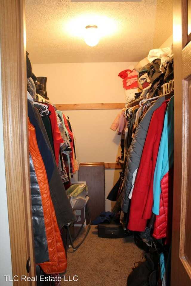 32714 Railroad St - Photo 3 of 21