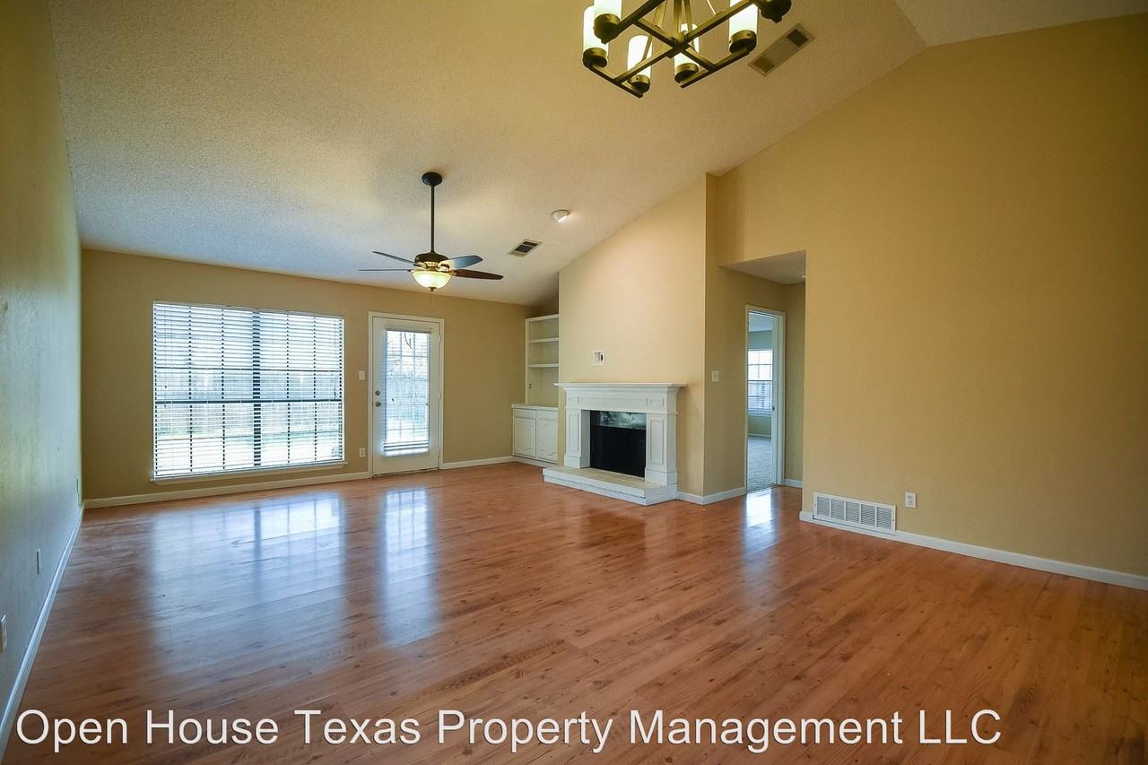 4208 Staghorn Cir N - Photo 2 of 9