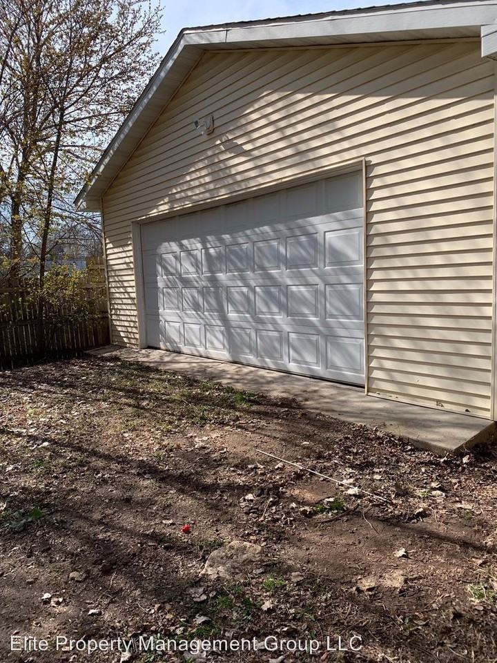 1520 Case Ave E - Photo 3 of 10