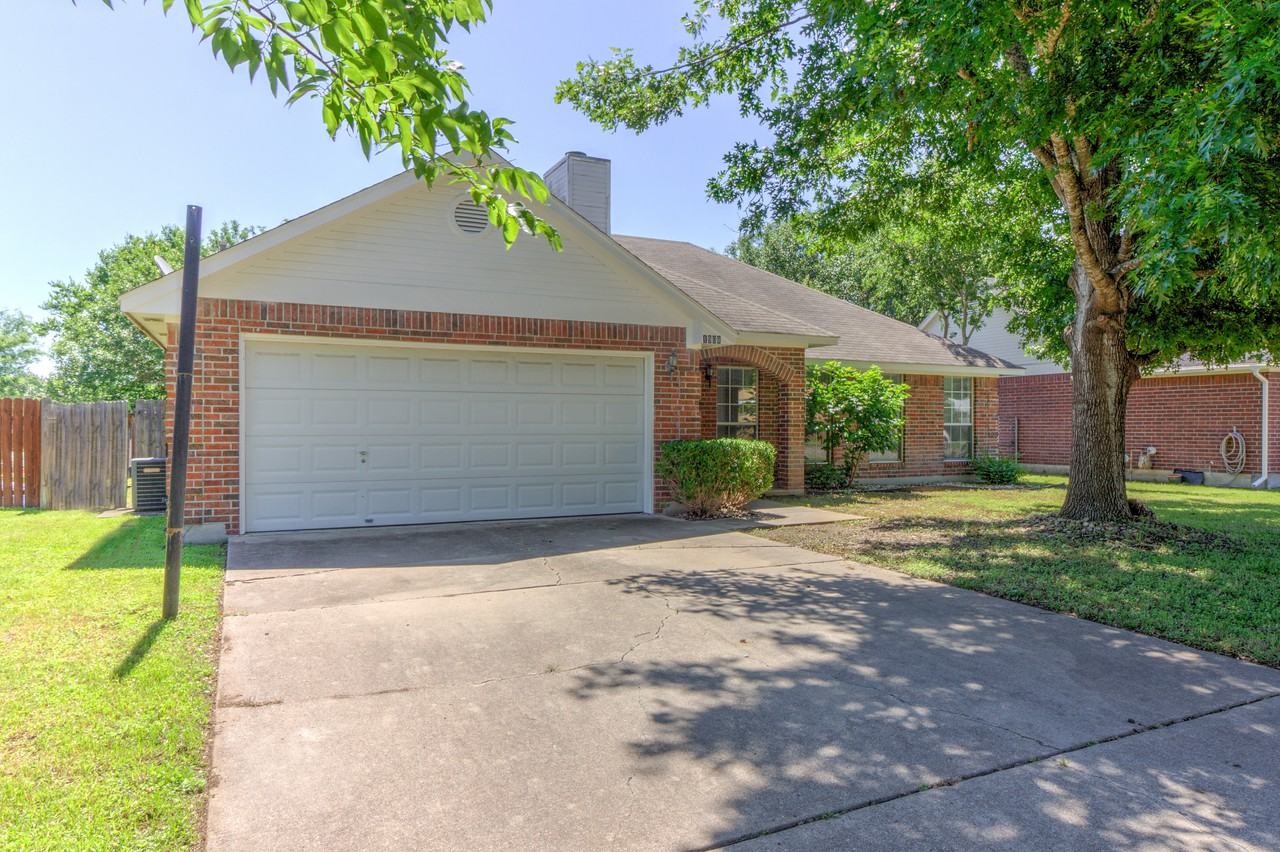 1908 Quail Valley Dr - Photo 2 of 30