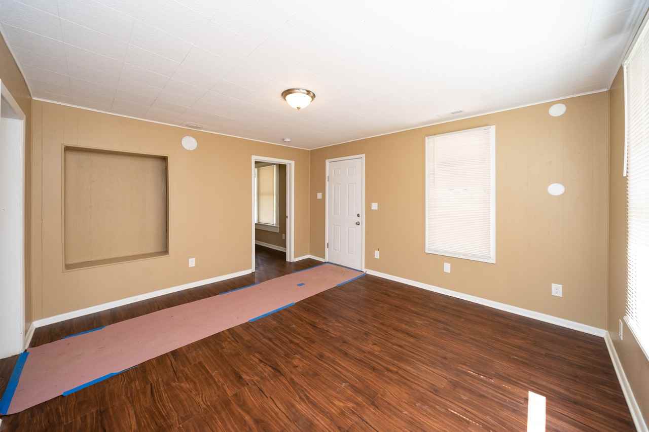 4854 Lynndale Rd - Photo 3 of 20