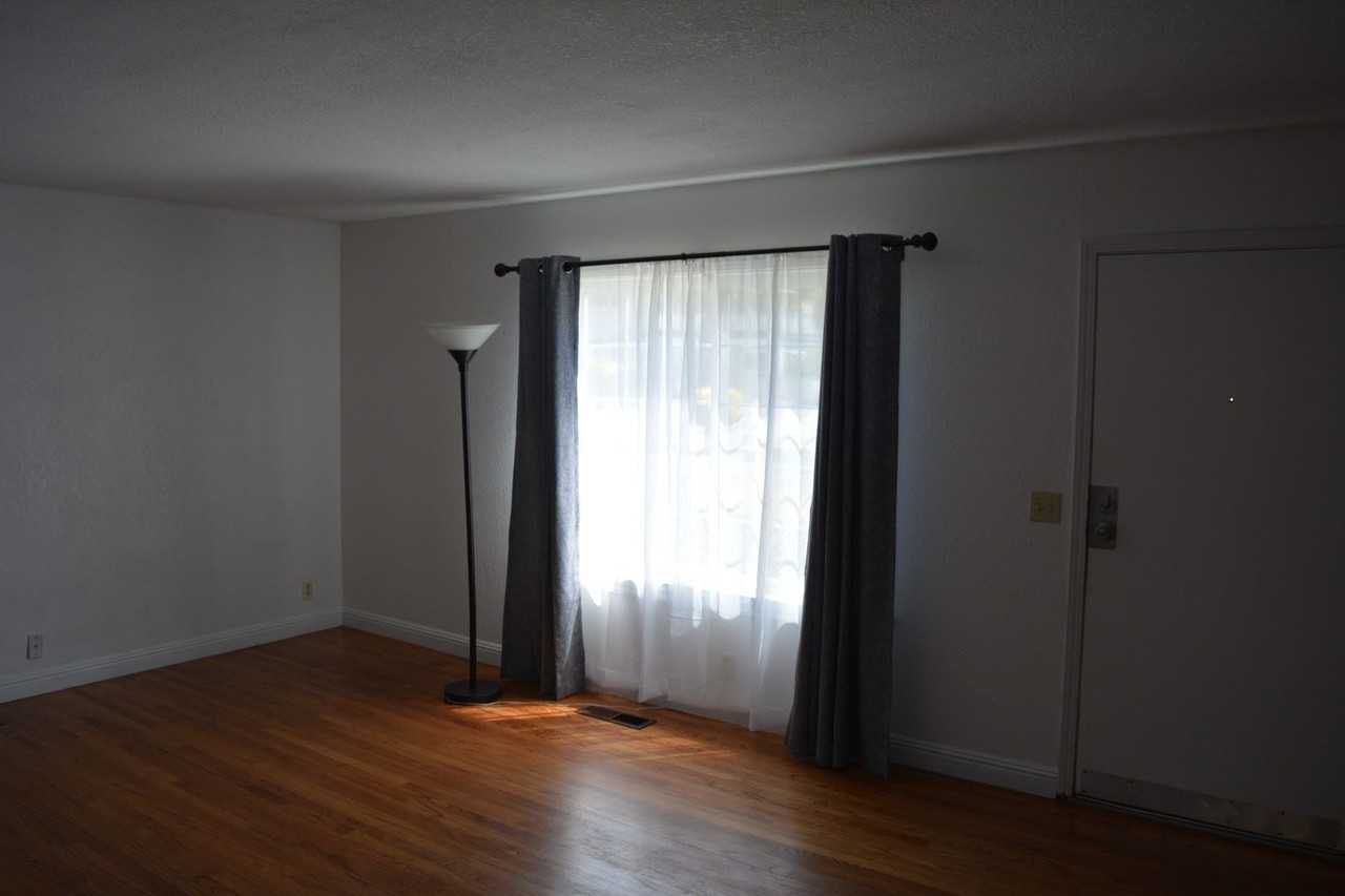 473 Savstrom Way - Photo 3 of 17