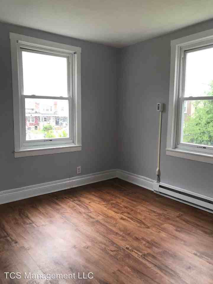 2527 Bonnaffon St - Photo 3 of 6