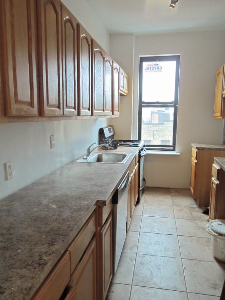 1087 Carroll Street #D8