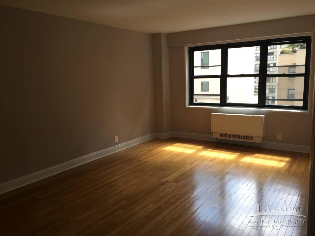 E 47th St 15E, New York, NY 10017 3 Bedroom Apartment for 7,000/month