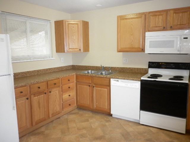 3801 E 117th Ave - Photo 3 of 10