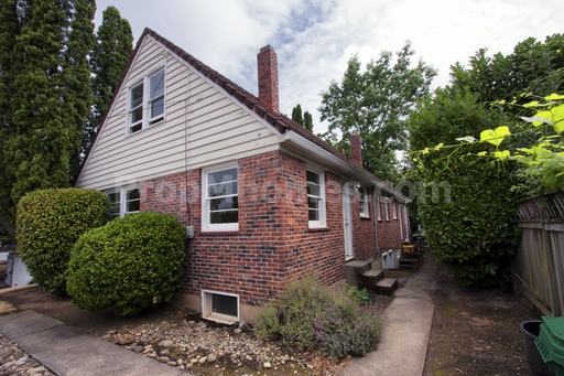 1628 NE Jarrett St - Photo 3 of 18