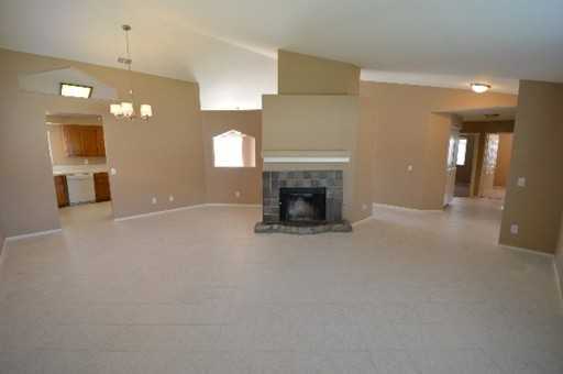 123 N Mistletoe Ave - Photo 2 of 8