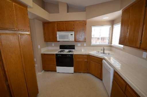 123 N Mistletoe Ave - Photo 3 of 8