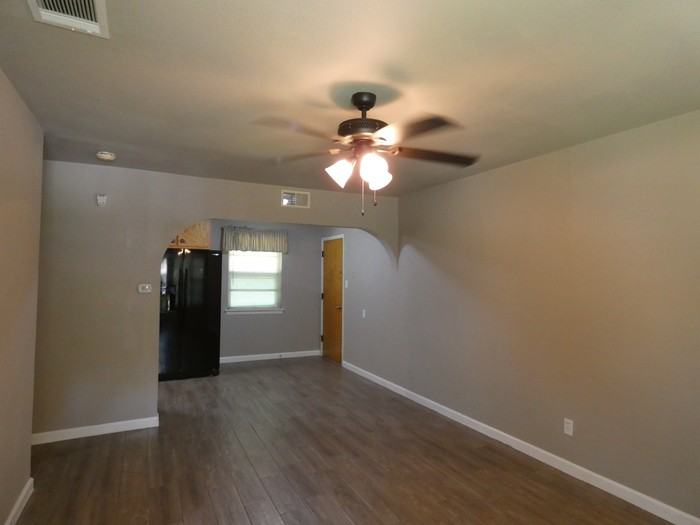 1017 Harris Dr - Photo 2 of 10