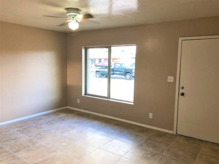 2126 W Chambers St - Photo 2 of 12