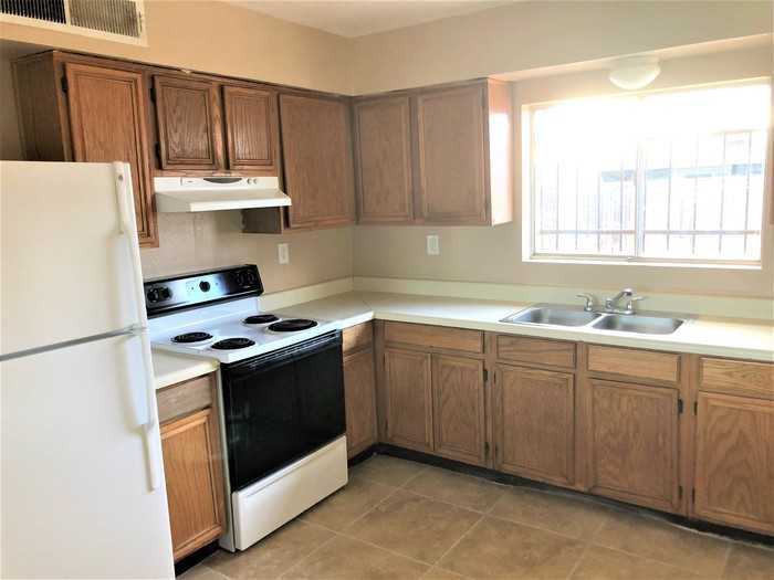 2126 W Chambers St - Photo 3 of 12