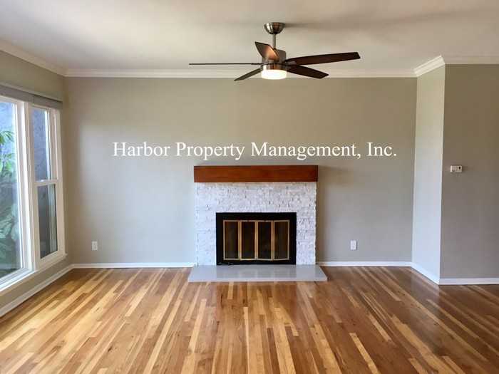 2432 Nearcliff St - Photo 2 of 20