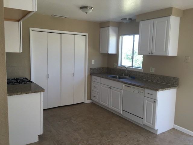 3912 Woodview Dr - Photo 2 of 12