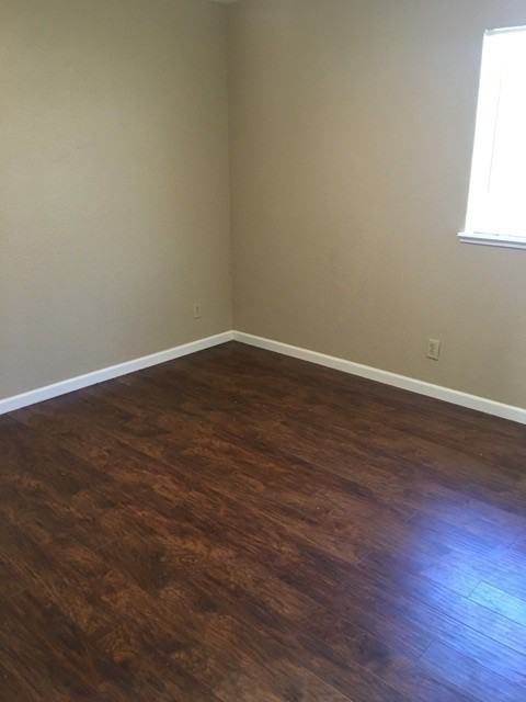 3912 Woodview Dr - Photo 3 of 12