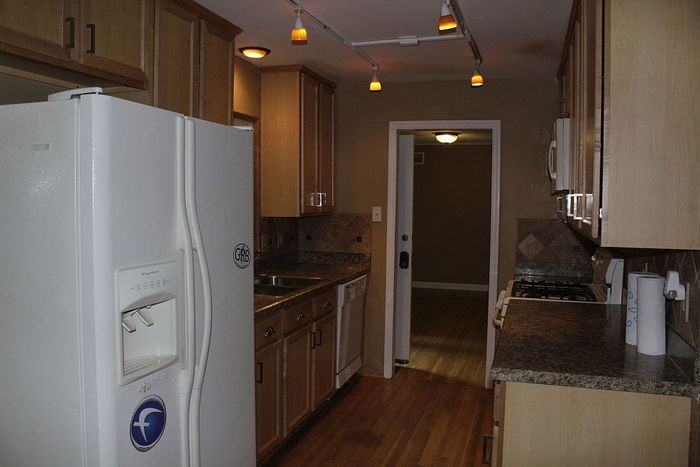 1073 Ivy Rd - Photo 3 of 14
