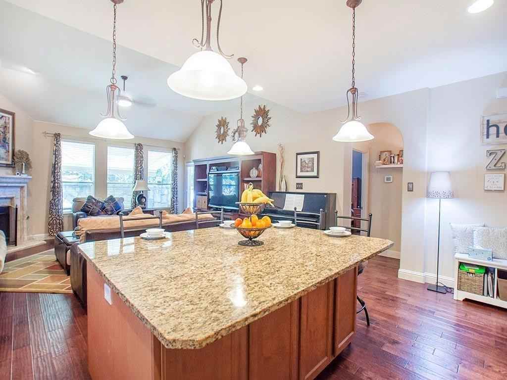 2721 Tangerine Ln - Photo 3 of 24